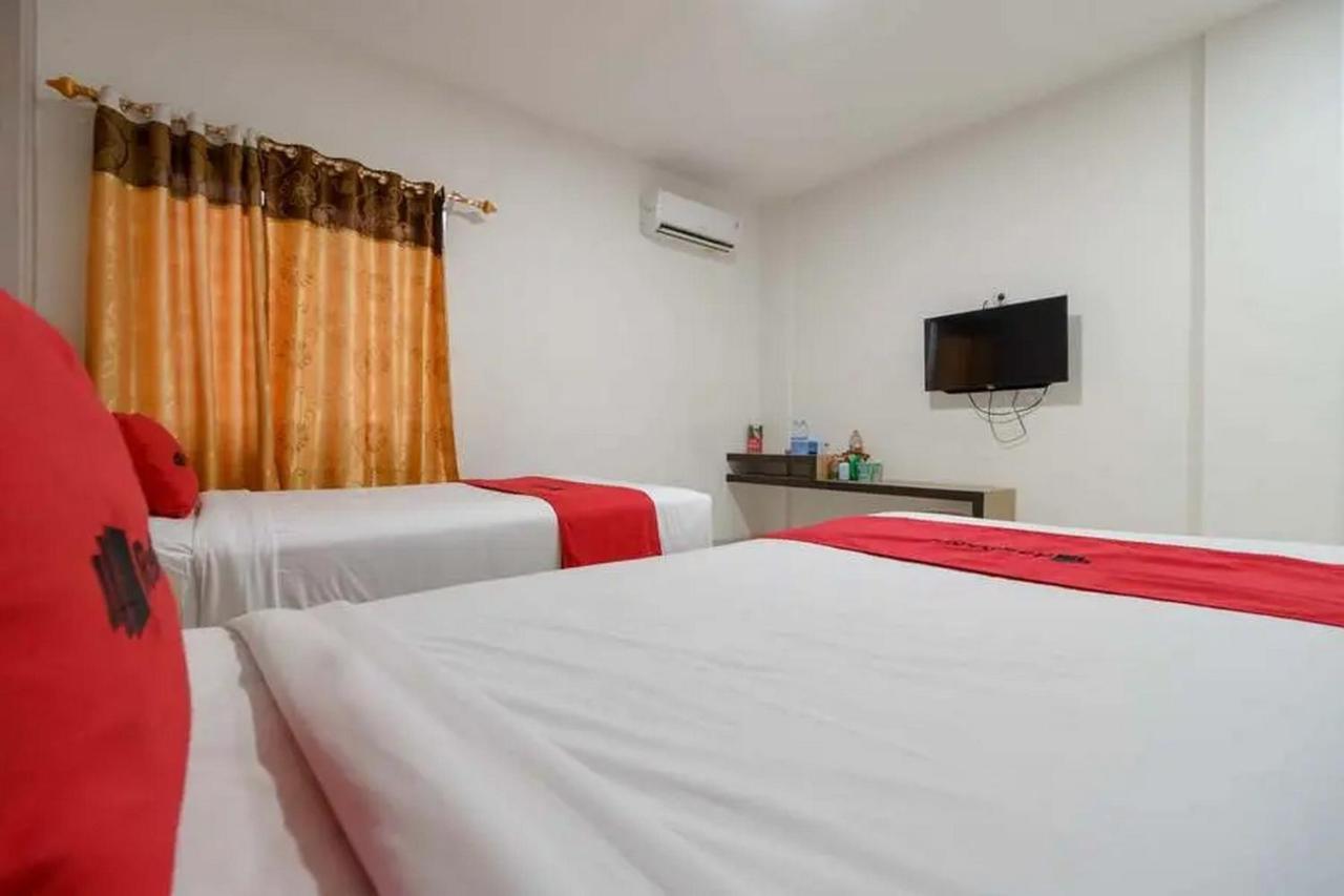 Reddoorz Plus @ Cemara Asri Medan Exterior photo