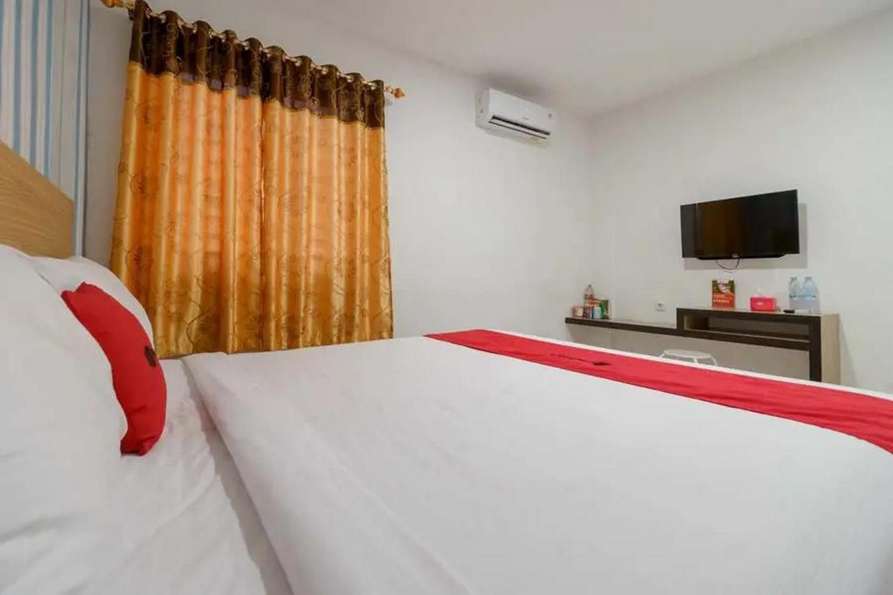 Reddoorz Plus @ Cemara Asri Medan Exterior photo